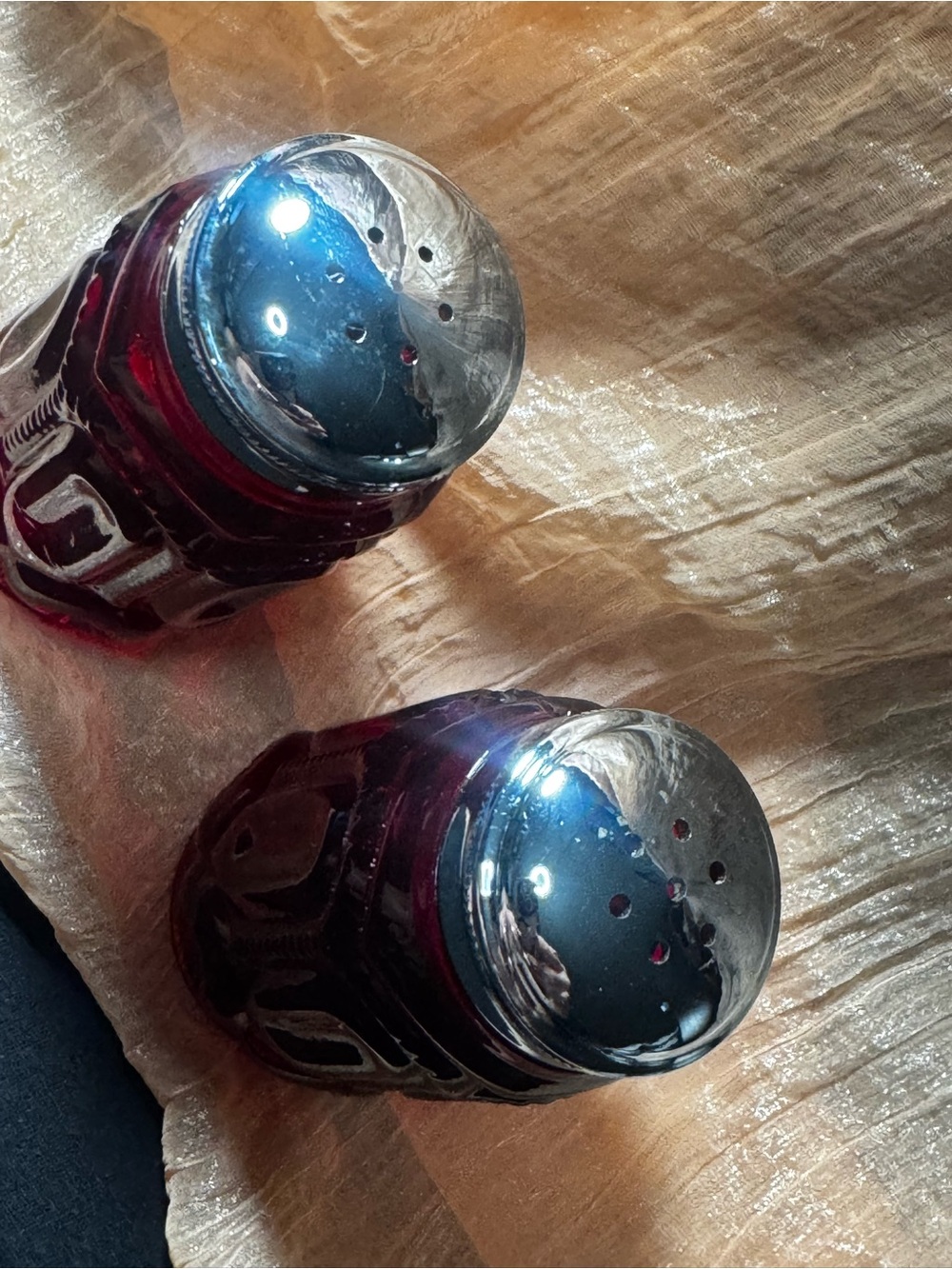 Mint Vintage LE Smith moon and stars salt and pepper with vibrant cadmium glow. - Picture 3 of 6